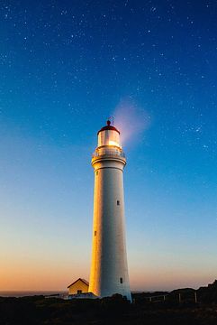 lighthouse-820431_150.jpg