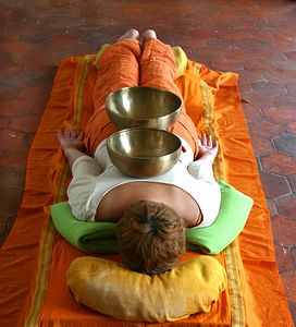 Massagem de Som com Taças Tibetanas