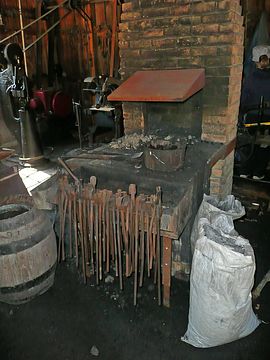 blacksmith-56644_150.jpg