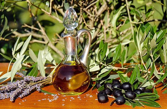olive-oil-1596417_150.jpg