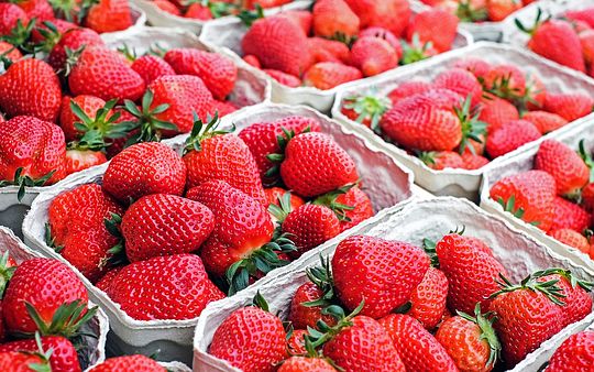 strawberries-1350482_150.jpg