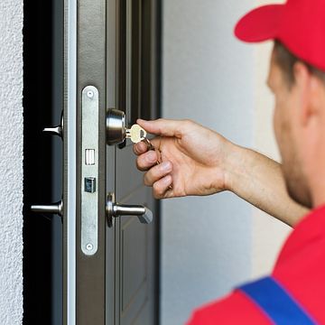 door-lock-service-locksmith-working-in-red-uniform-picture-id813283742.jpg