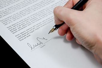 Perícias de Escrita Manual & Documentos (deteção de falsificações de assinaturas, textos ou documentos)