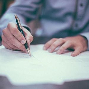 Contratos (Aconselhamento, Negociação e Titulação de todo o tipo de contratos)