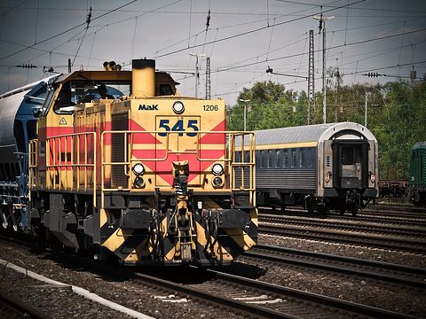 locomotive-1399080_150.jpg
